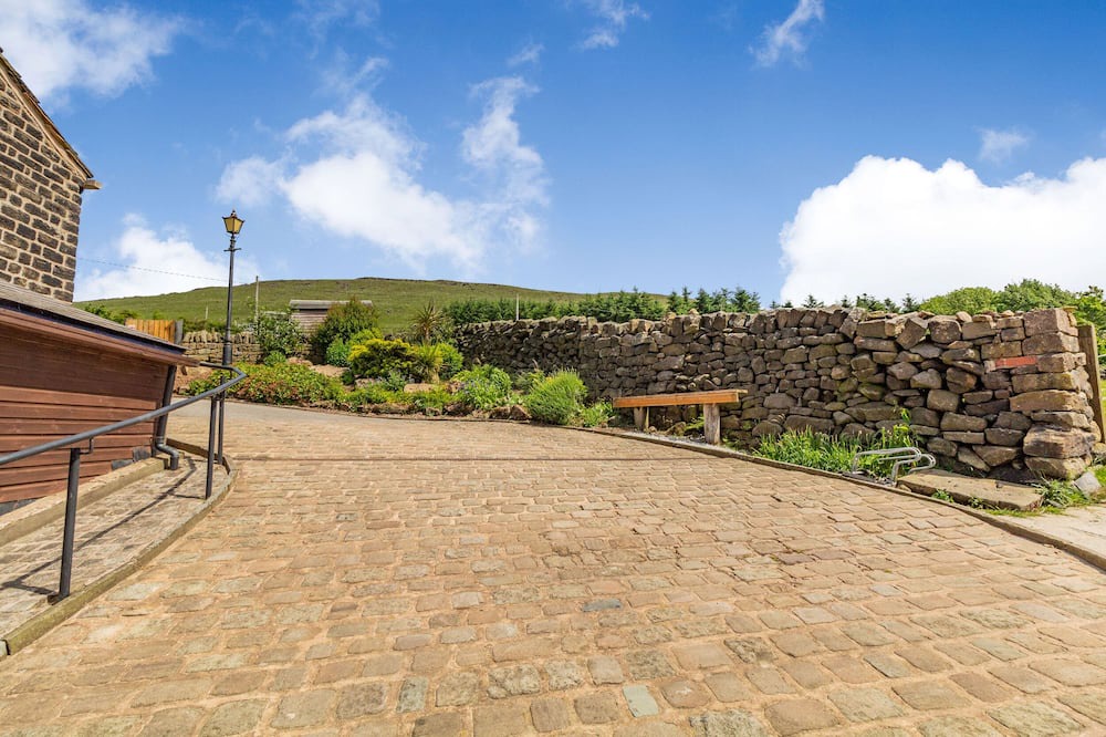 Photo of Others in Diggle