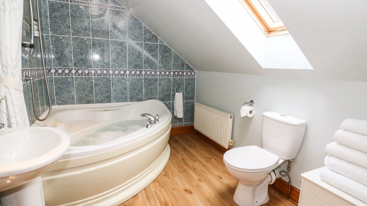Photo of Bathroom in Lampeter