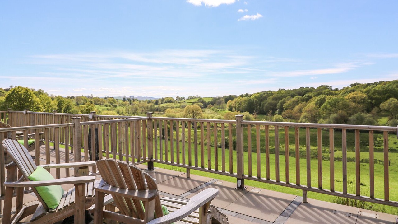 Photo of Patio Balcony in Disserth and Trecoed