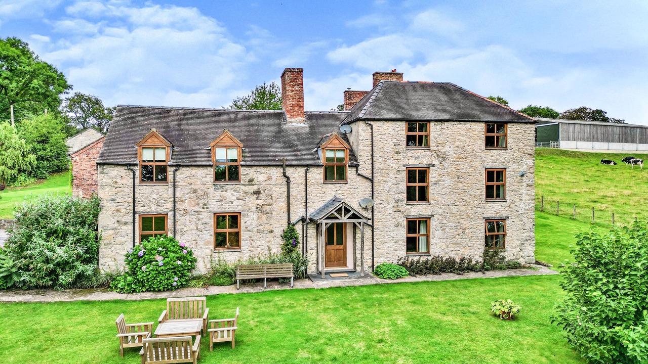 Photo of Buildings in Llannefydd
