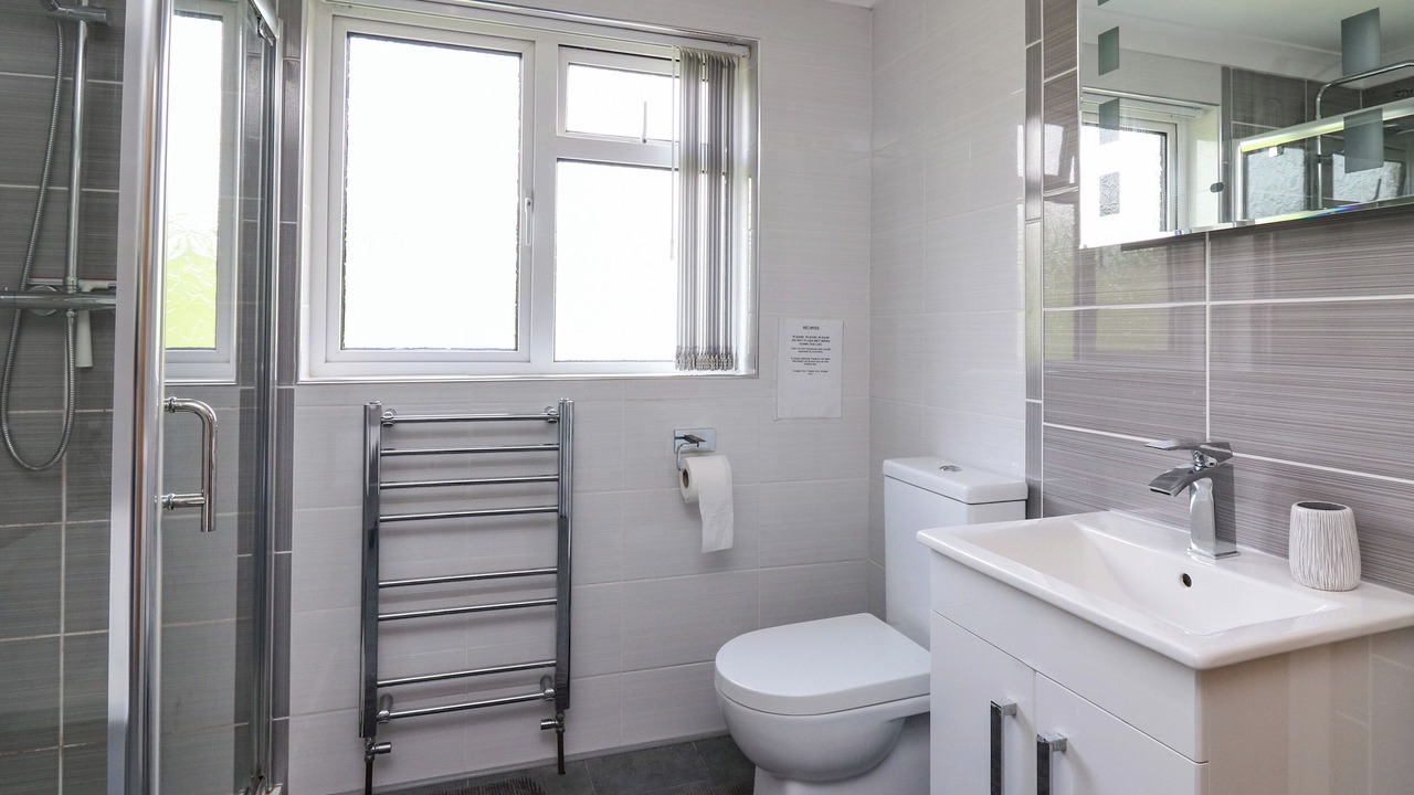 Photo of Bathroom in Lampeter