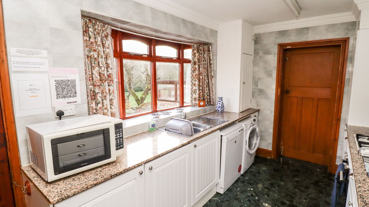 Photo of Kitchen in Carlton in Lindrick