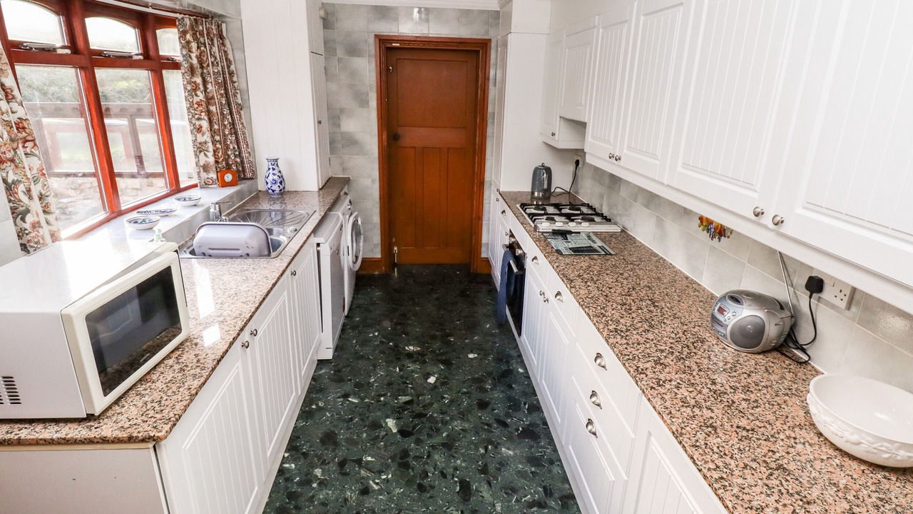 Photo of Kitchen in Carlton in Lindrick