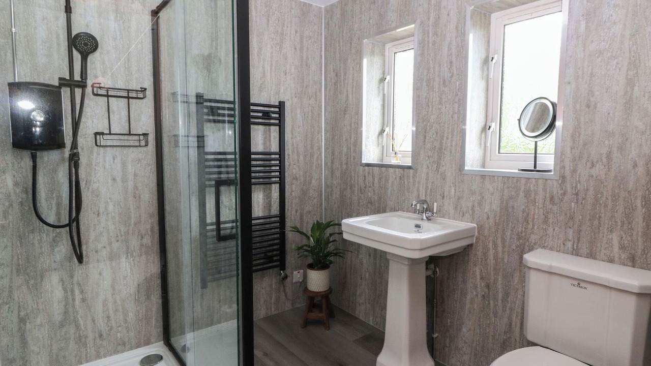 Photo of Bathroom in Disserth and Trecoed