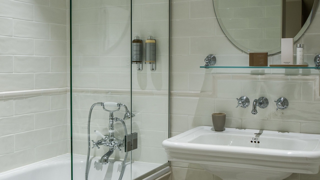 Photo of Bathroom in Arsenal