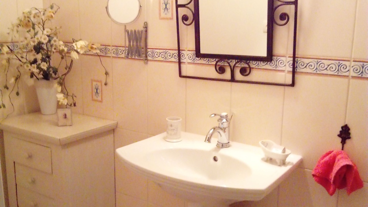 Photo of Bathroom in Pace