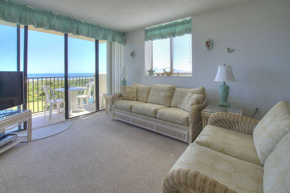 Photo of Livingroom in Atlantic Beach