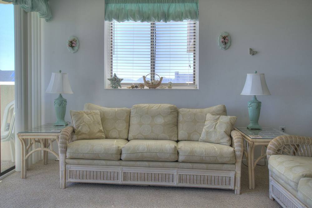 Photo of Livingroom in Atlantic Beach
