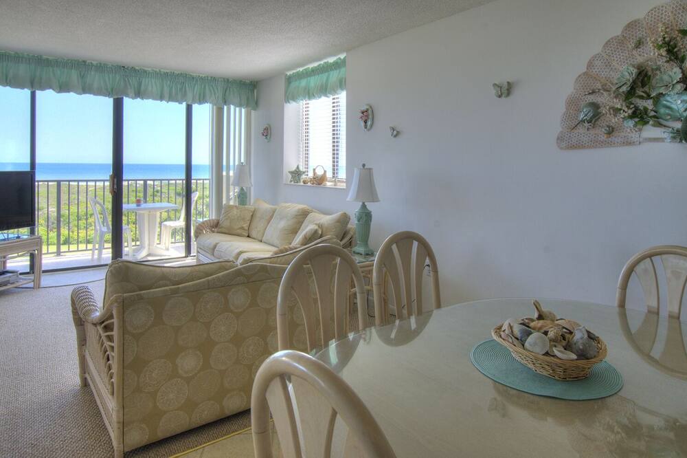 Photo of Livingroom in Atlantic Beach