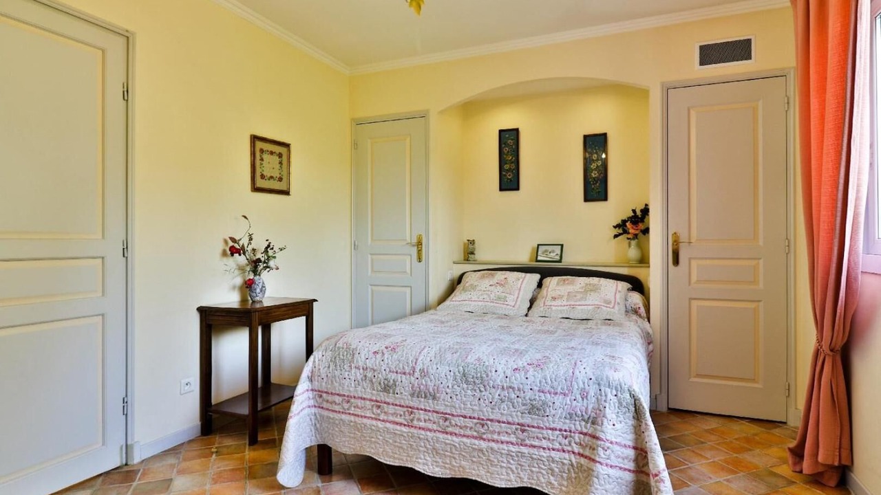 Photo of Bedroom in Cabries