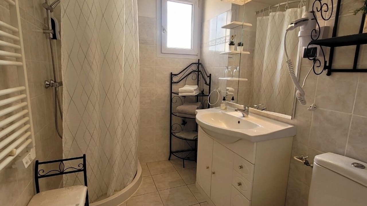 Photo of Bathroom in Cabries