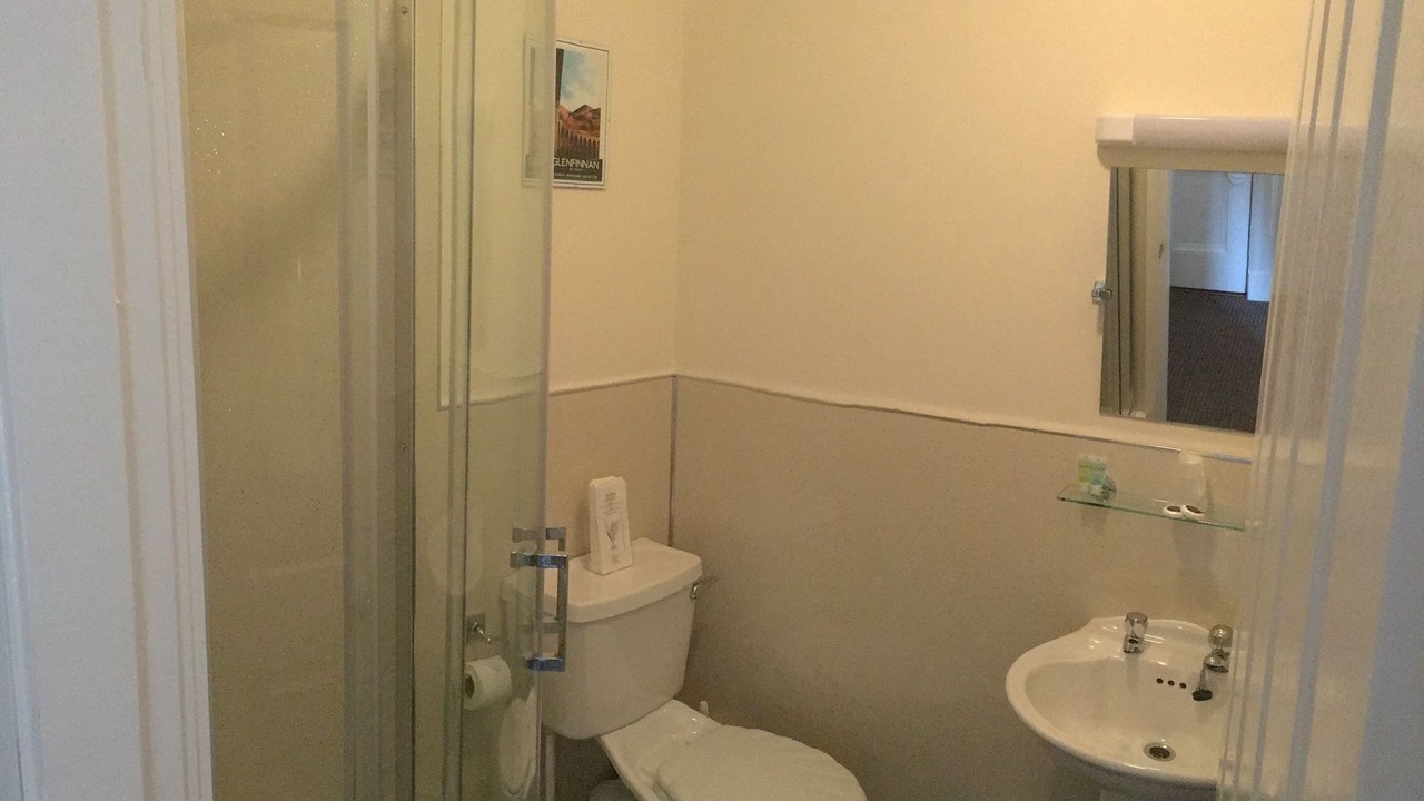 Photo of Bathroom in Salen