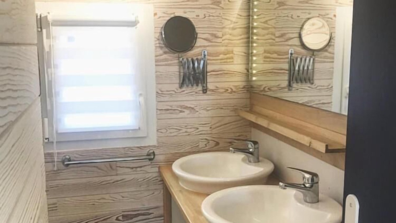 Photo of Bathroom in Roscanvel