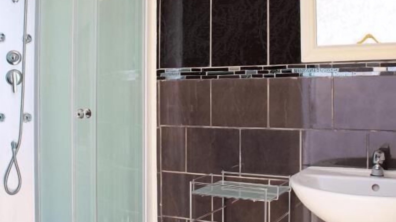 Photo of Bathroom in Caurel