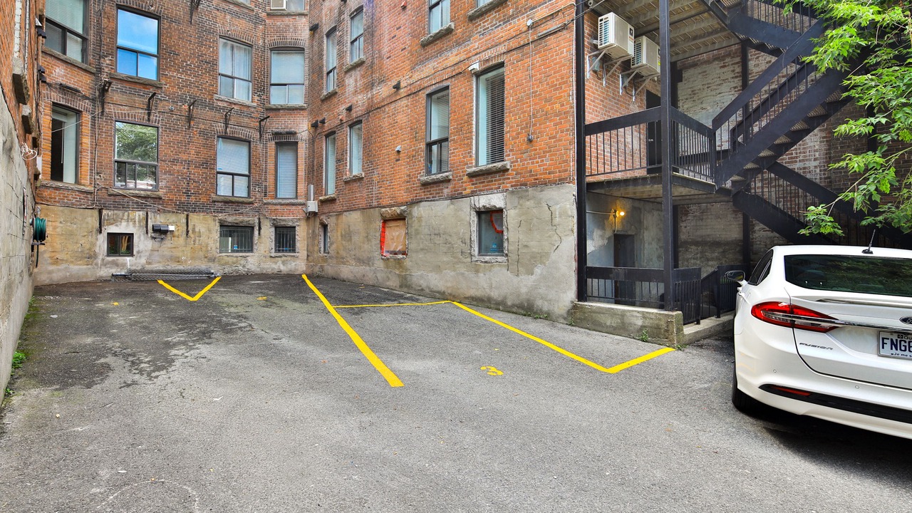 Photo of Others in Mile End