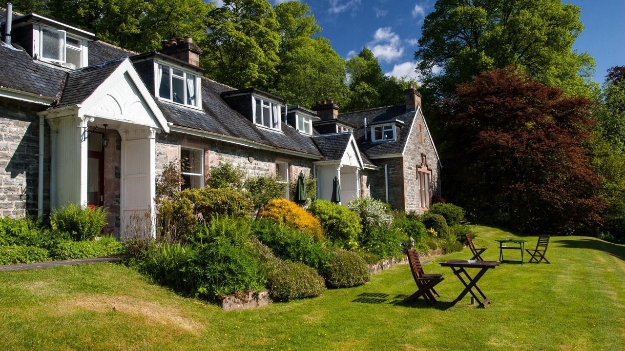 Photo of Buildings in Struy