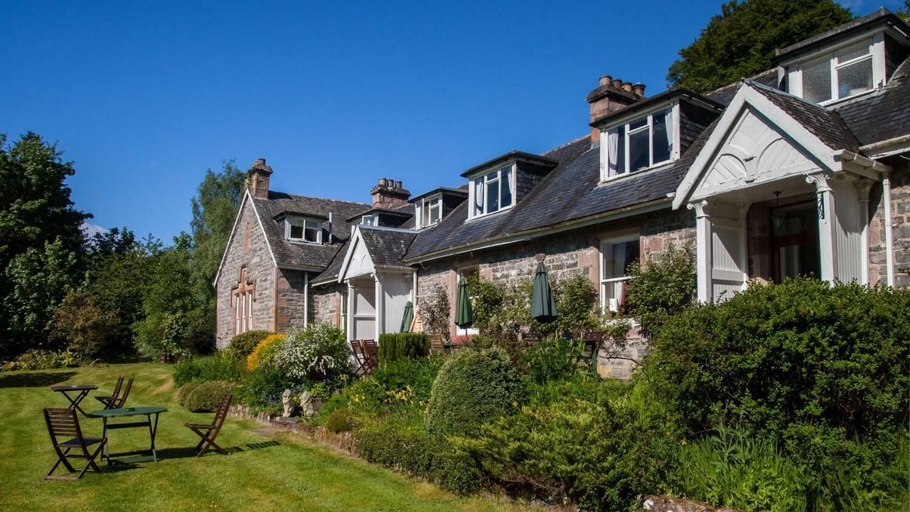 Photo of Buildings in Struy