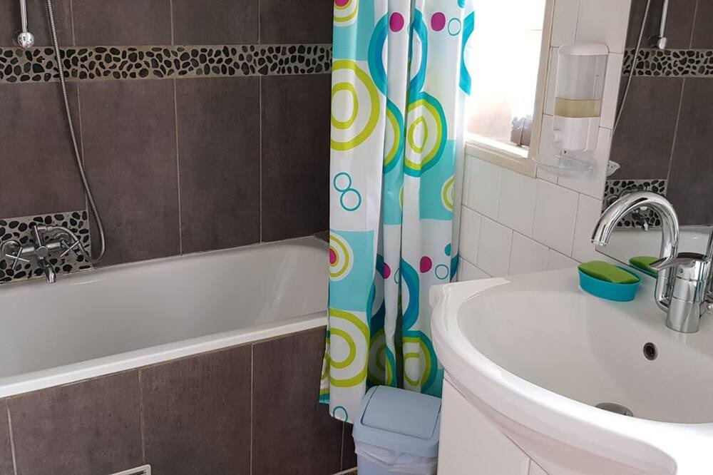 Photo of Bathroom in Nissan-lez-Enserune