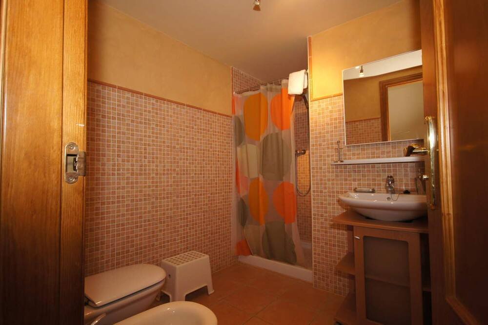 Photo of Bathroom in Linsoles