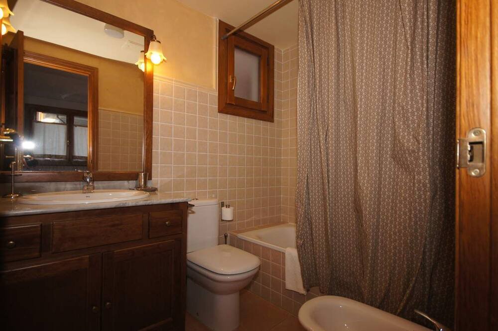 Photo of Bathroom in Linsoles