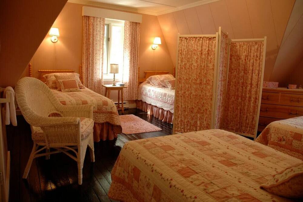 Photo of Bedroom in Pointe-au-Pic