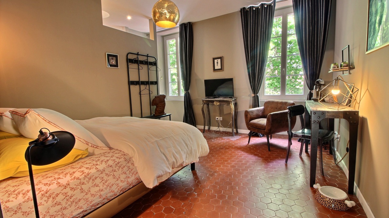 Photo of Bedroom in Orange