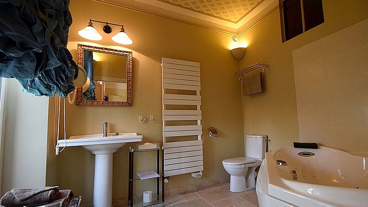 Photo of Bathroom in Joigny