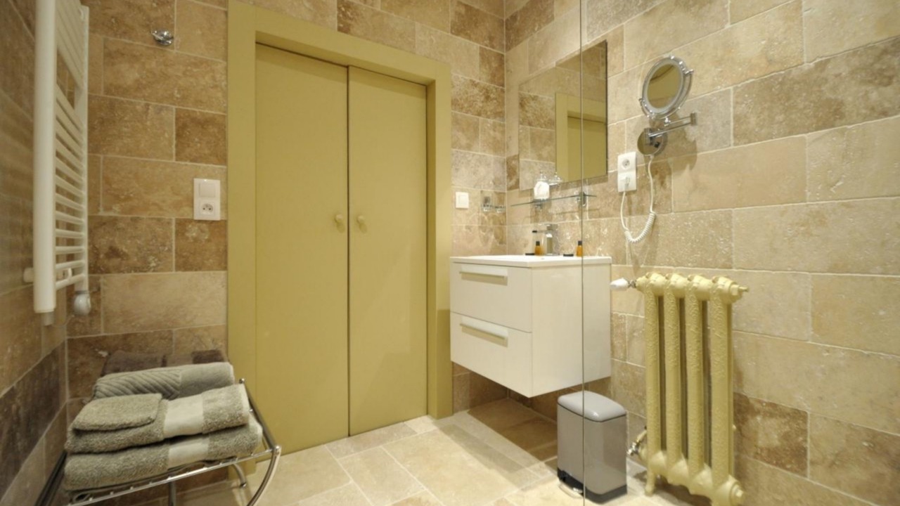 Photo of Bathroom in Joigny