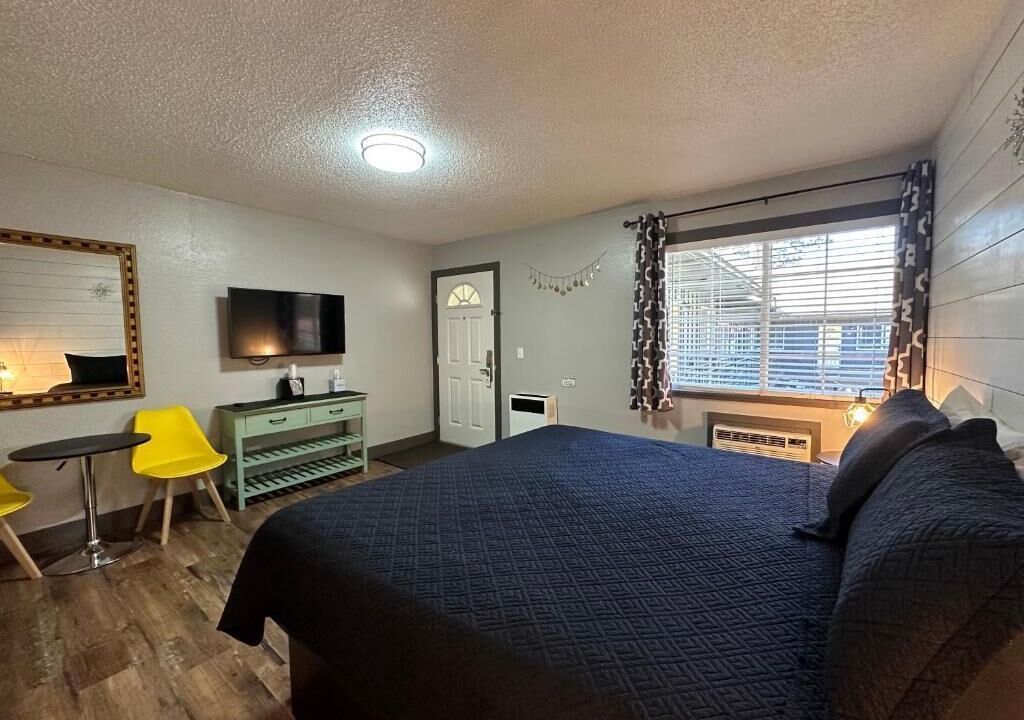 Photo of Bedroom in Lakeside Park