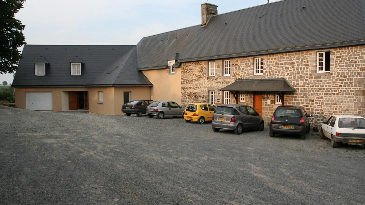 Photo of Others in Courson