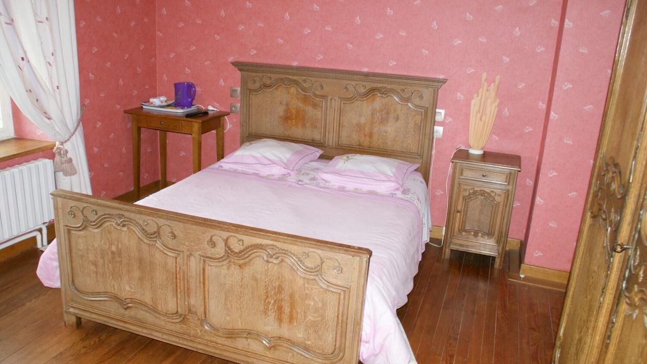 Photo of Others in Courson