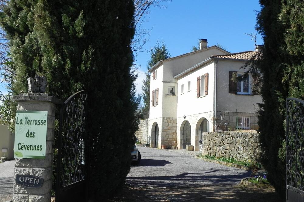 Photo of Outdoor in Ribes