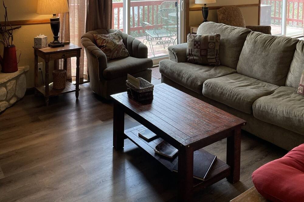 Photo of Livingroom in Crestline