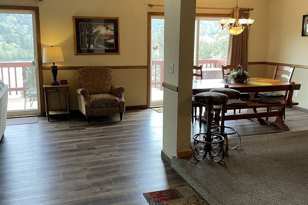 Photo of Livingroom in Crestline