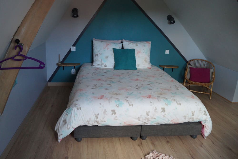 Photo of Bedroom in Coulomby