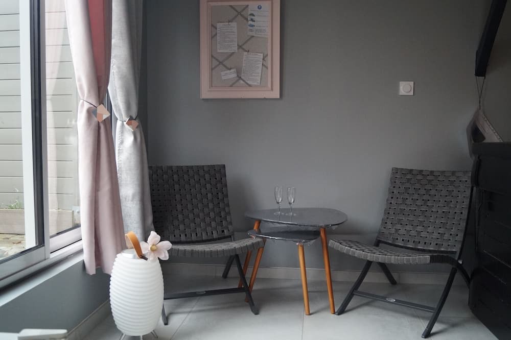 Photo of Others in Coulomby