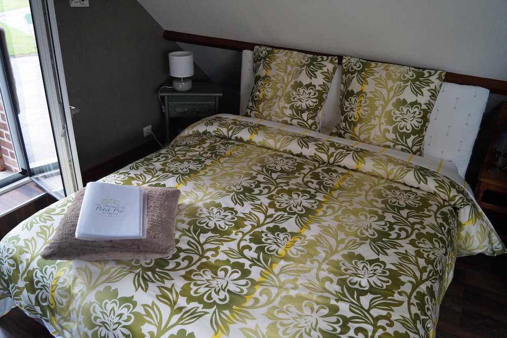 Photo of Bedroom in Coulomby