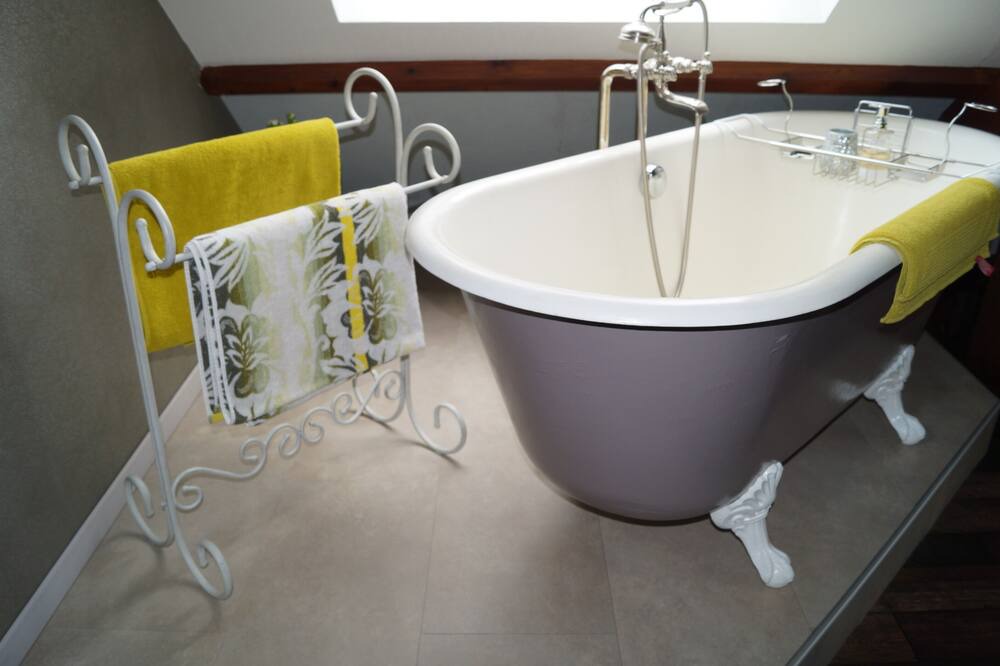 Photo of Bathroom in Coulomby