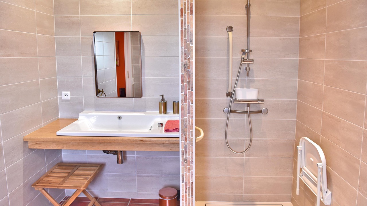 Photo of Bathroom in Archiac