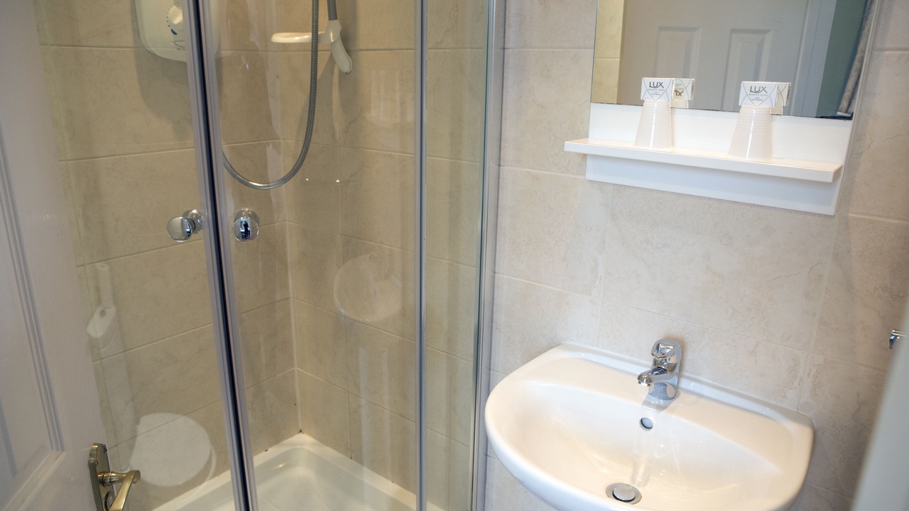 Photo of Bathroom in Maenporth