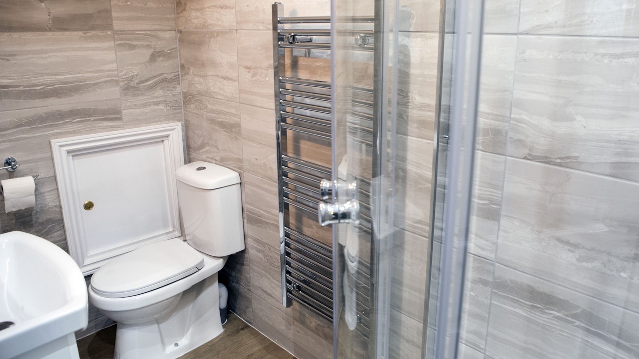 Photo of Bathroom in Maenporth