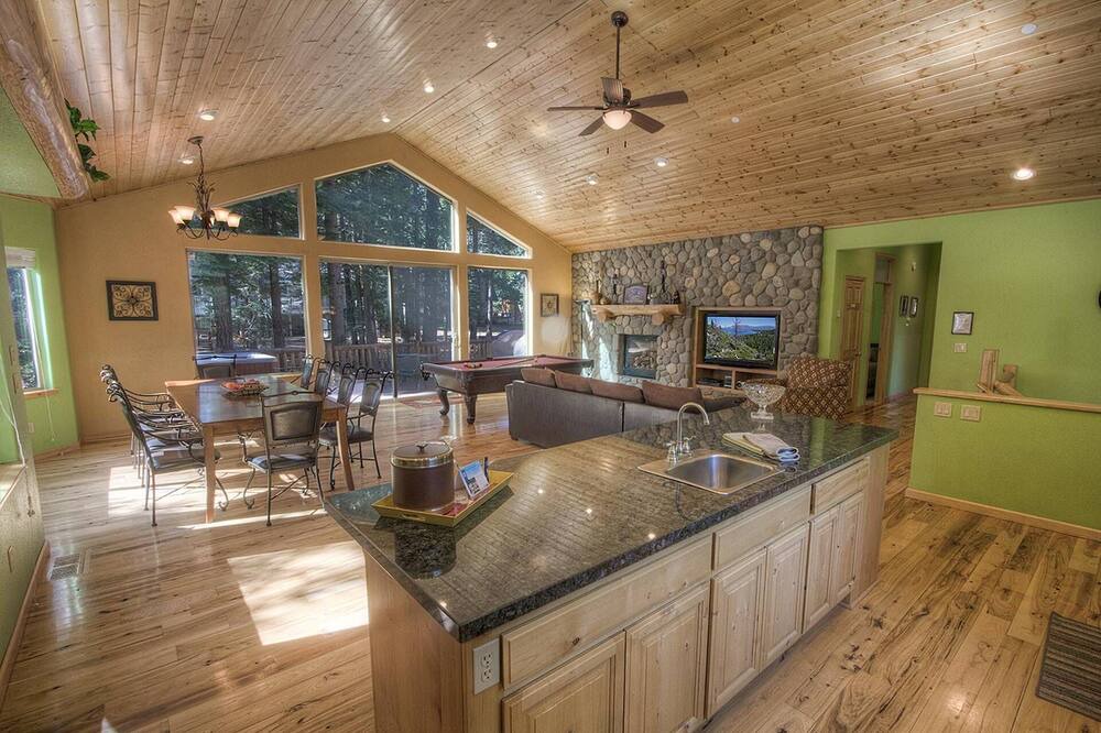 Photo of Bedroom in North Upper Truckee