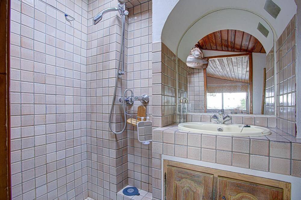 Photo of Bathroom in Rigarda