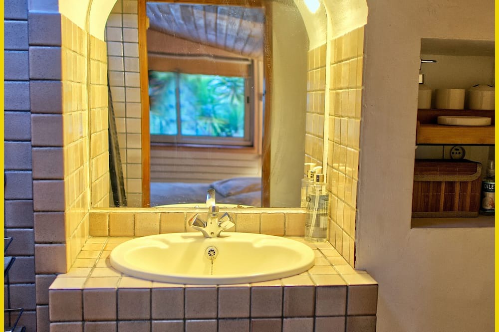 Photo of Bathroom in Rigarda