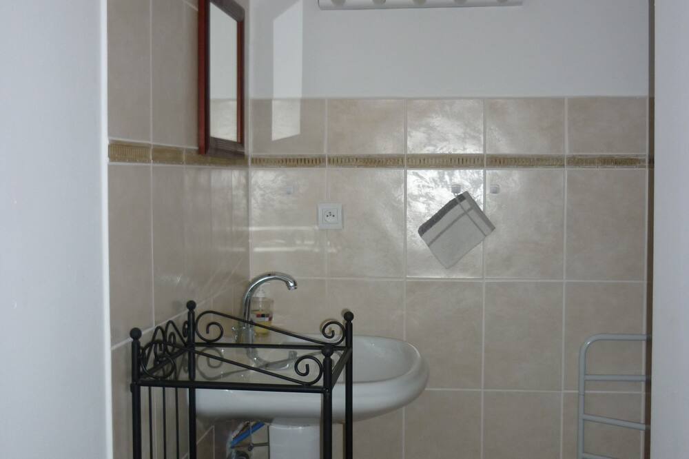 Photo of Bathroom in Loubens