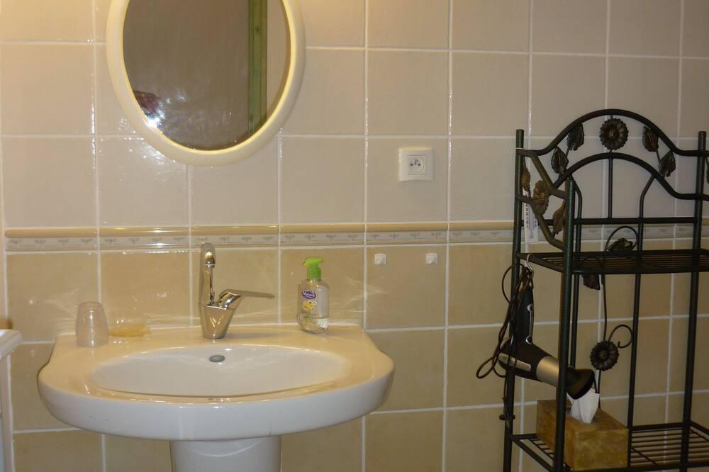 Photo of Bathroom in Loubens