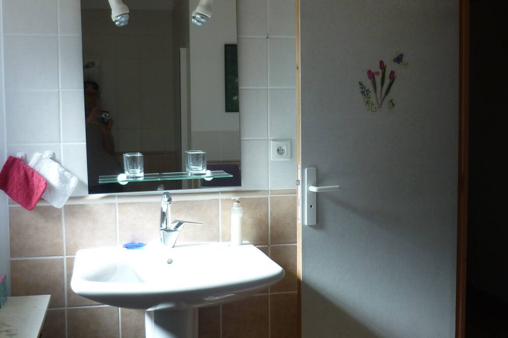 Photo of Bathroom in Loubens