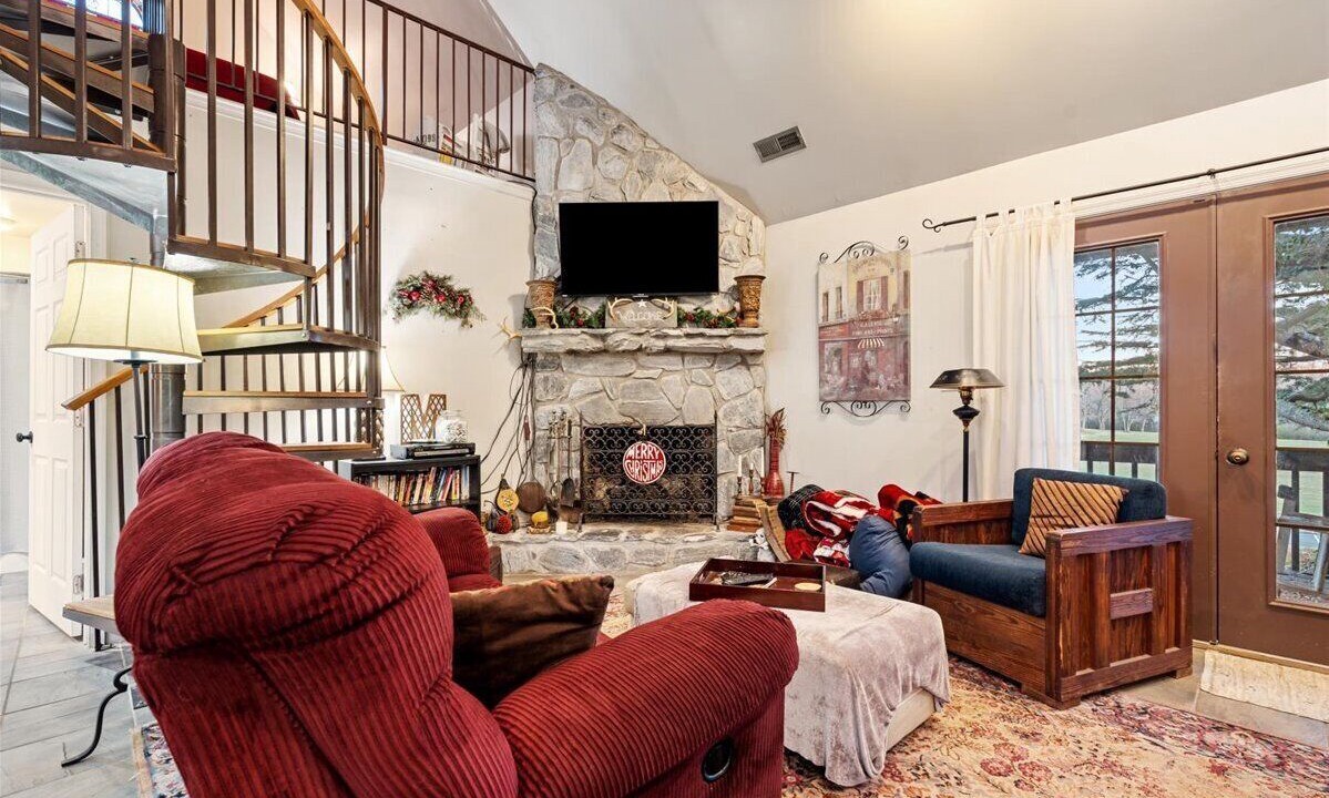 Photo of Livingroom in Appomattox
