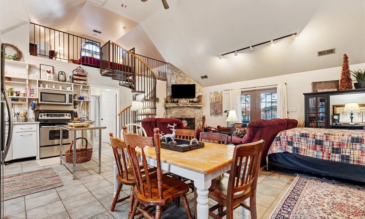 Photo of Livingroom in Appomattox