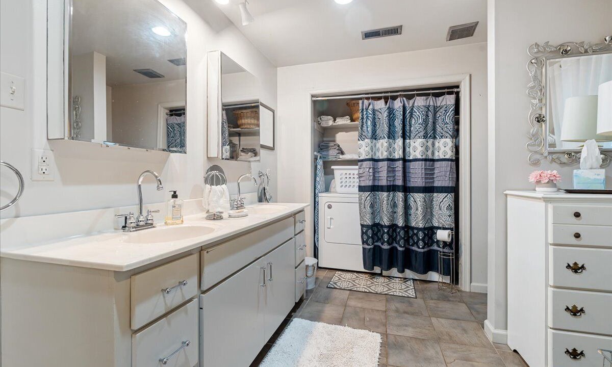 Photo of Bathroom in Appomattox